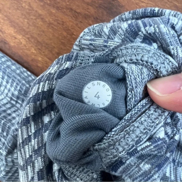 Lululemon athletica Wunder Under Crop Leggings size 4 B37 - Picture 9 of 9